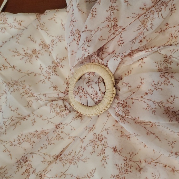 Promesa Floral Faux Wrap Dress with Buckle. Size Medium - Picture 7 of 8